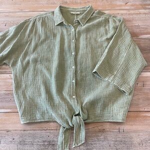 Easel Green Boxy 3/4 Sleeve Button Down Shirt Medium
